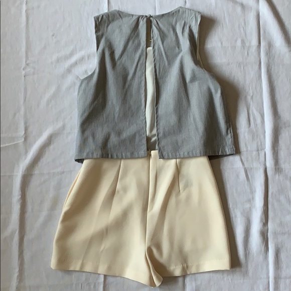 NWT BCBG Blue Pinstripe White Romper - Picture 3 of 4